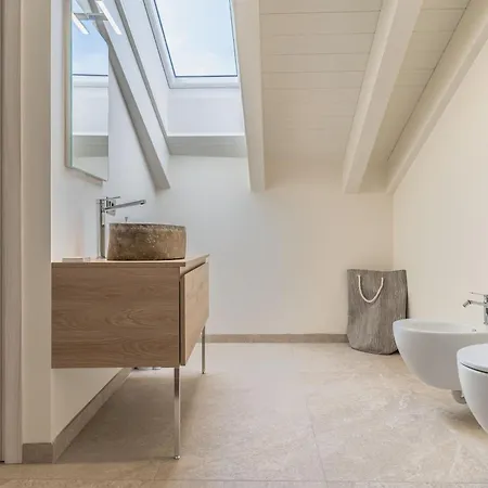 Apartment Luxury 2br W/ River Castle View In *