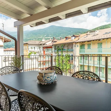 Luxury 2br W/ River Castle View In Apartment *