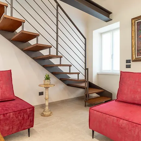 Apartment Luxury 2br W/ River Castle View In